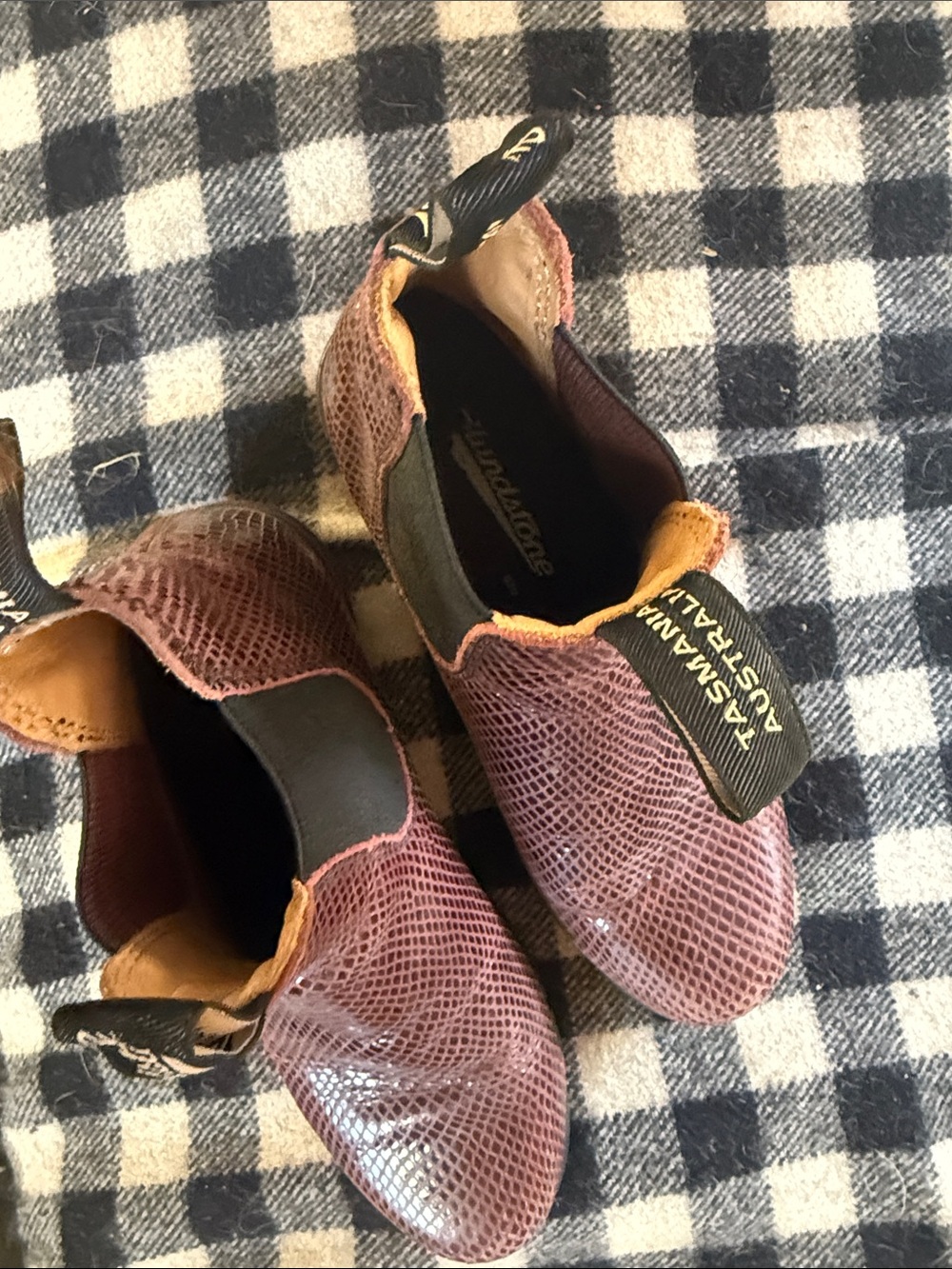 Blundstone Women's Burgundy Chelsea Heeled Boots - Picture 6 of 6